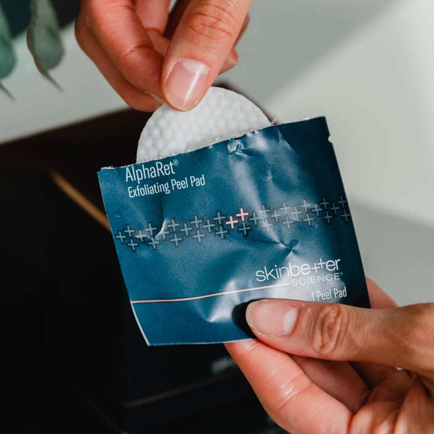 Skinbetter AlphaRet Exfoliating Peel Pad FACE